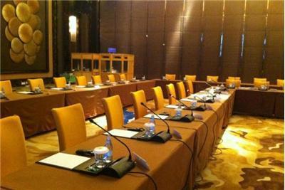 英特爾創(chuàng)新峰會上的翻譯革命 博士同傳與翻譯設(shè)備在深圳福田區(qū)下沙的應(yīng)用